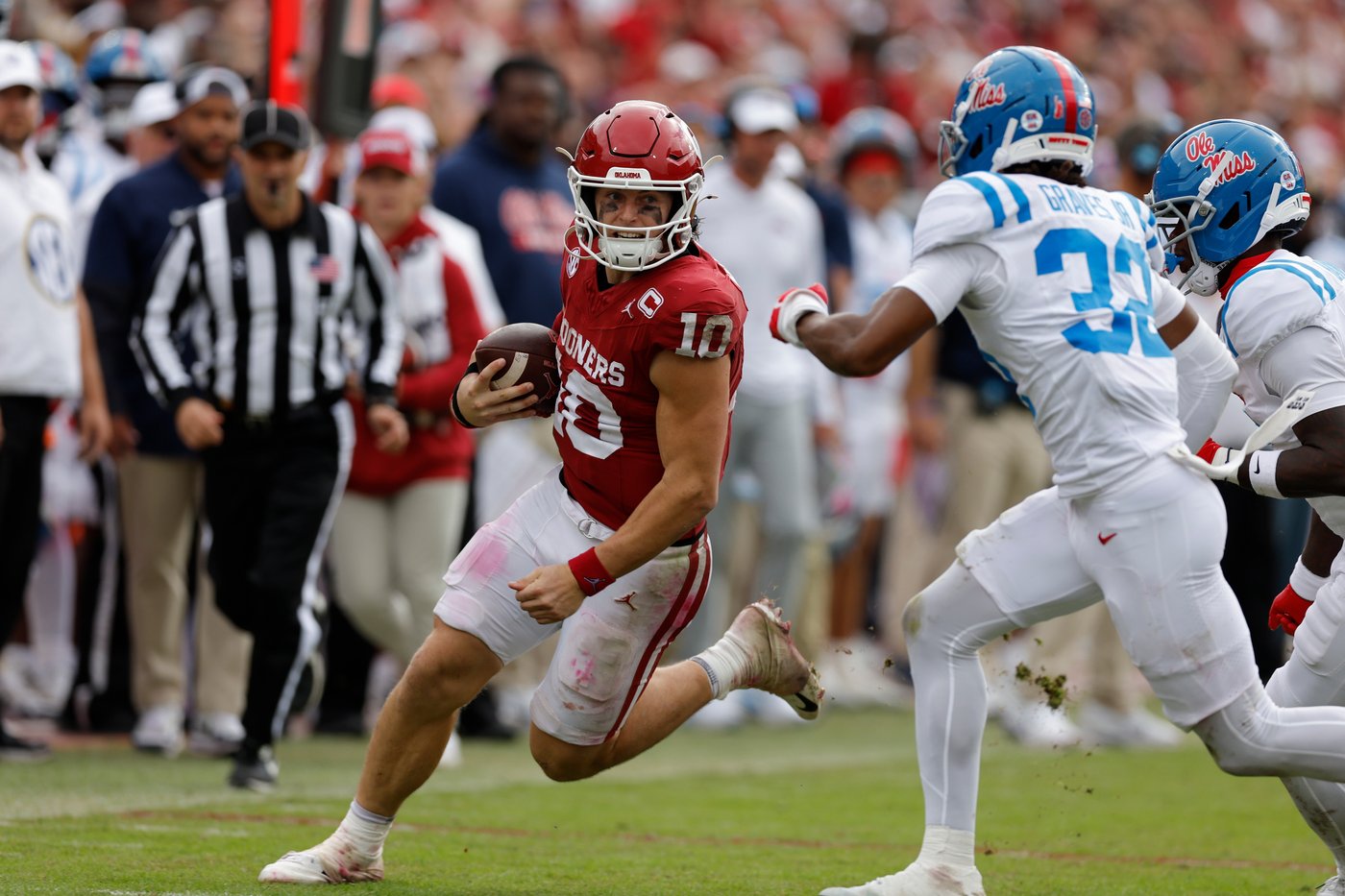 Oklahoma QB John Mateer still finding groove after hand injury as Sooners fall to No. 8 Mississippi | iNFOnews.ca Oklahoma QB John Mateer still finding groove after hand injury as Sooners fall to No. 8 Mississippi | iNFOnews.ca