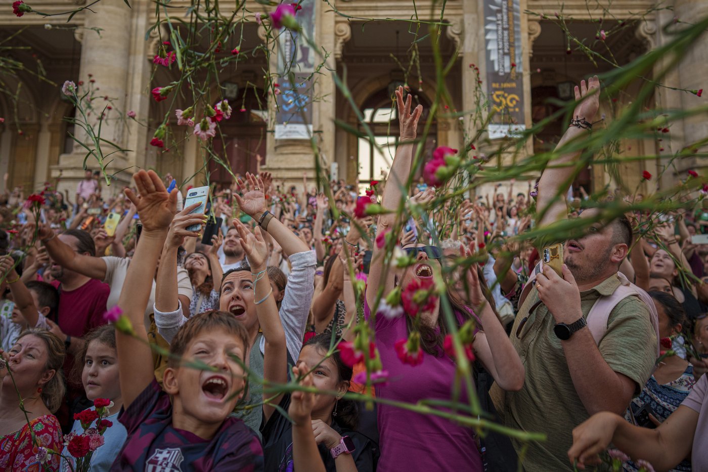 Photo highlights from Bucharest’s 566th anniversary celebration | iNFOnews.ca