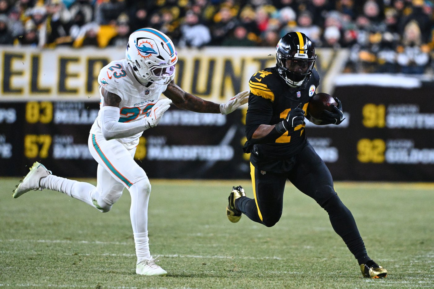 Aaron Rodgers and Steelers freeze out Dolphins, stay atop AFC North with 28-15 win | iNFOnews.ca Aaron Rodgers and Steelers freeze out Dolphins, stay atop AFC North with 28-15 win | iNFOnews.ca
