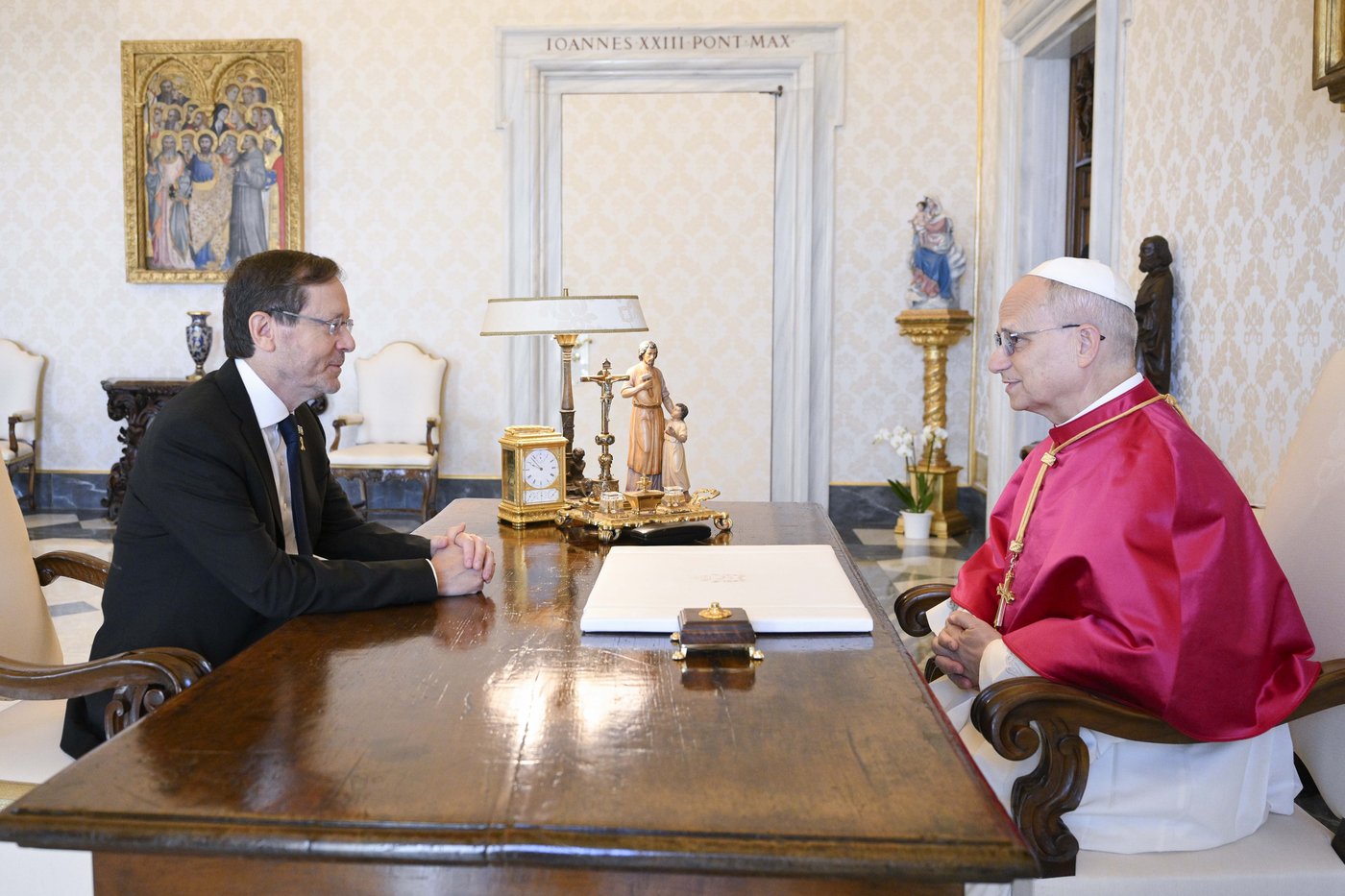 Pope Leo and Vatican insist on 2-state solution to end Gaza war during meeting with Israel president | iNFOnews.ca Pope Leo and Vatican insist on 2-state solution to end Gaza war during meeting with Israel president | iNFOnews.ca
