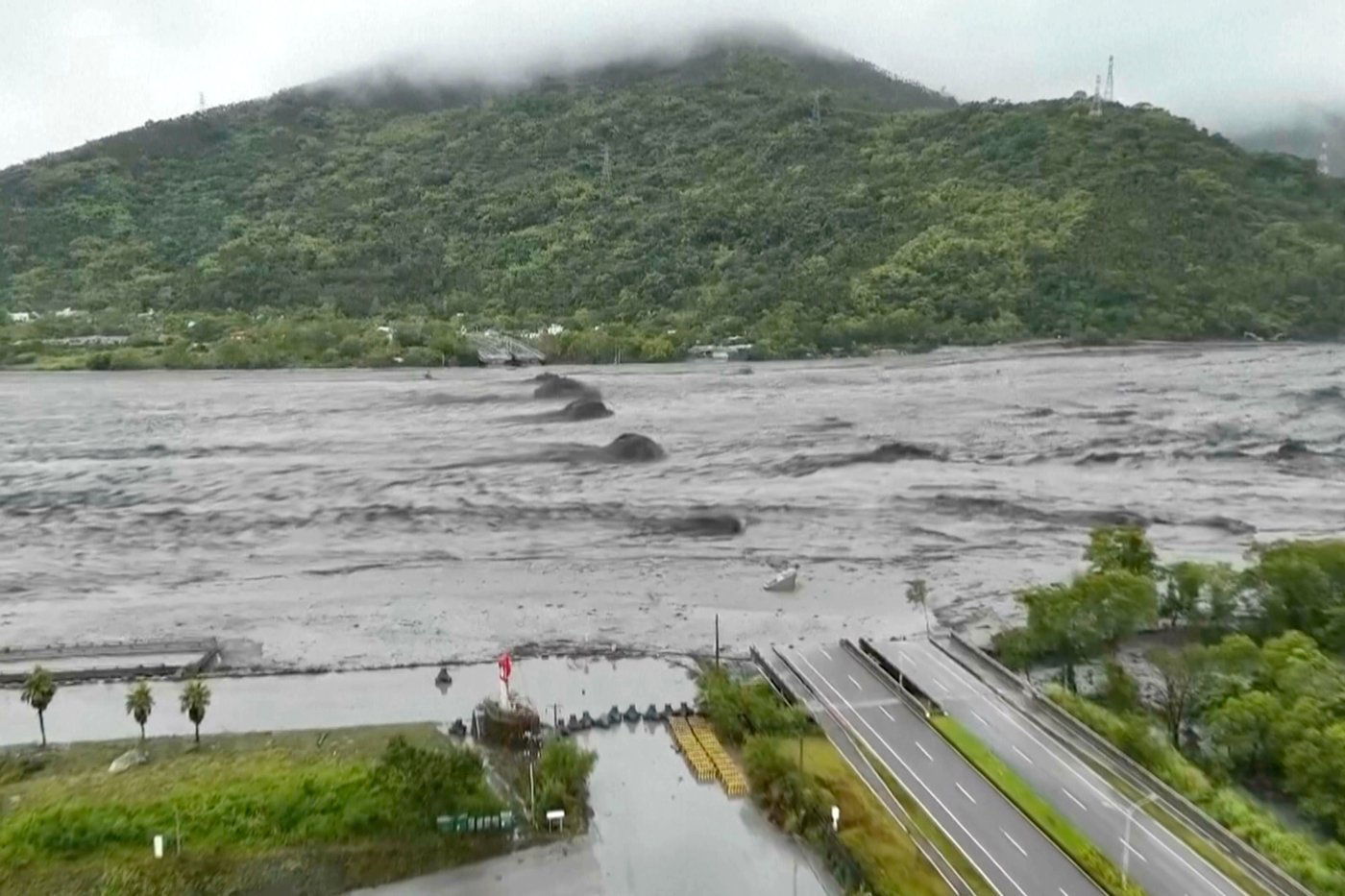 Typhoon Ragasa batters Hong Kong and southern China after causing deaths in Taiwan and Philippines | iNFOnews.ca