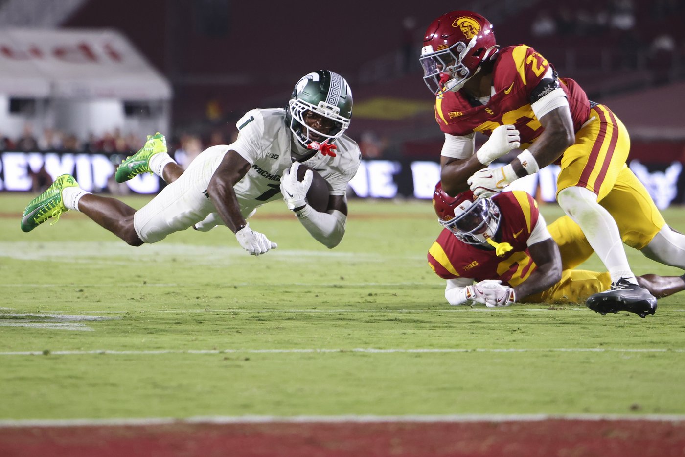 Jayden Maiava connects with Makai Lemon to propel No. 25 USC past Michigan State 45-31 | iNFOnews.ca