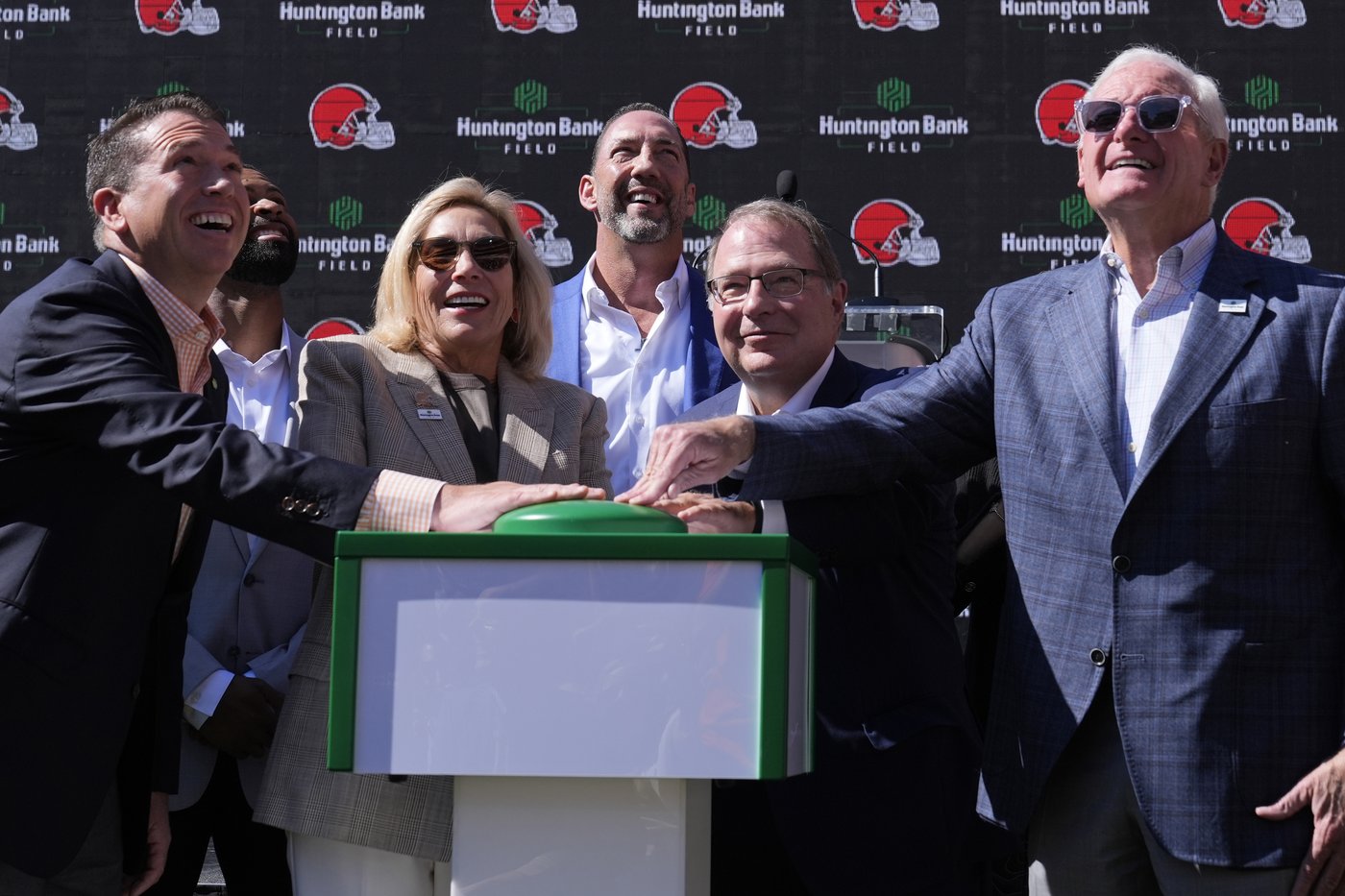 London is a long way from Cleveland to play a home game, Browns co-owner says | iNFOnews.ca