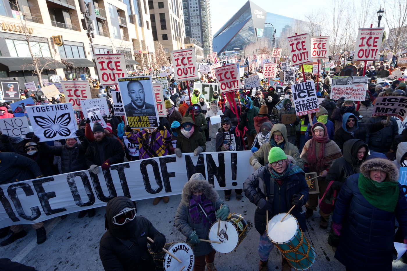 Thousands rally against immigration enforcement in subzero Minnesota temperatures | iNFOnews.ca
