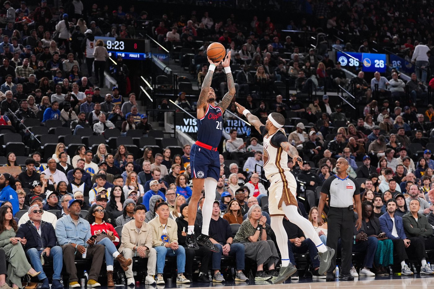 Kawhi Leonard leads Clippers past Warriors 103-102 in wild game with Kerr ejected, Curry fouled out | iNFOnews.ca