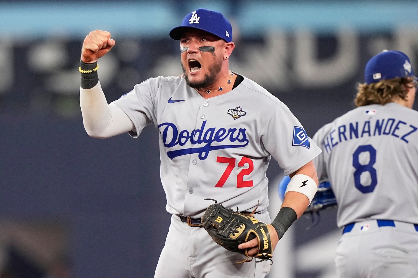 Dodgers re-sign World Series hero Miguel Rojas to 1-year, $5.5 million deal | iNFOnews.ca