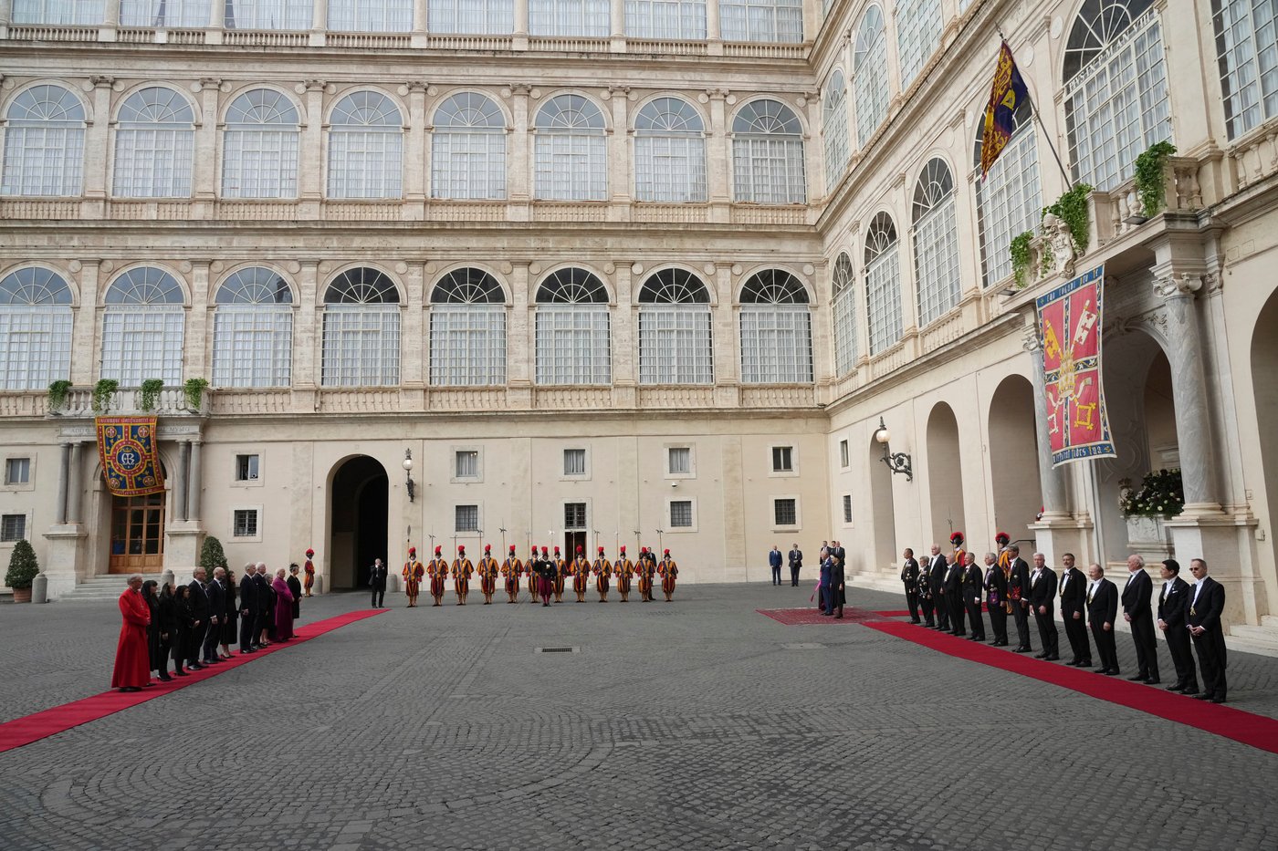 Photos of King Charles III and Queen Camilla visiting the Vatican to pray with Pope Leo XIV | iNFOnews.ca