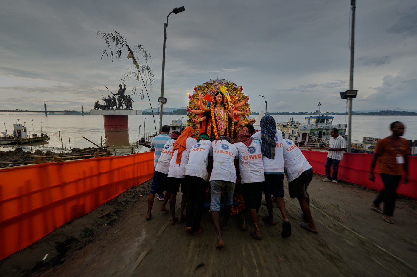 Hindu festival photos are about fire and water, good and evil - simple but universal concepts | iNFOnews.ca