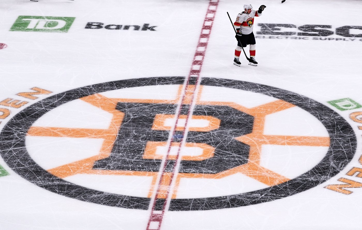 Marchand has 2 assists to help Panthers win 4-3 in his emotional return to Boston | iNFOnews.ca Marchand has 2 assists to help Panthers win 4-3 in his emotional return to Boston | iNFOnews.ca