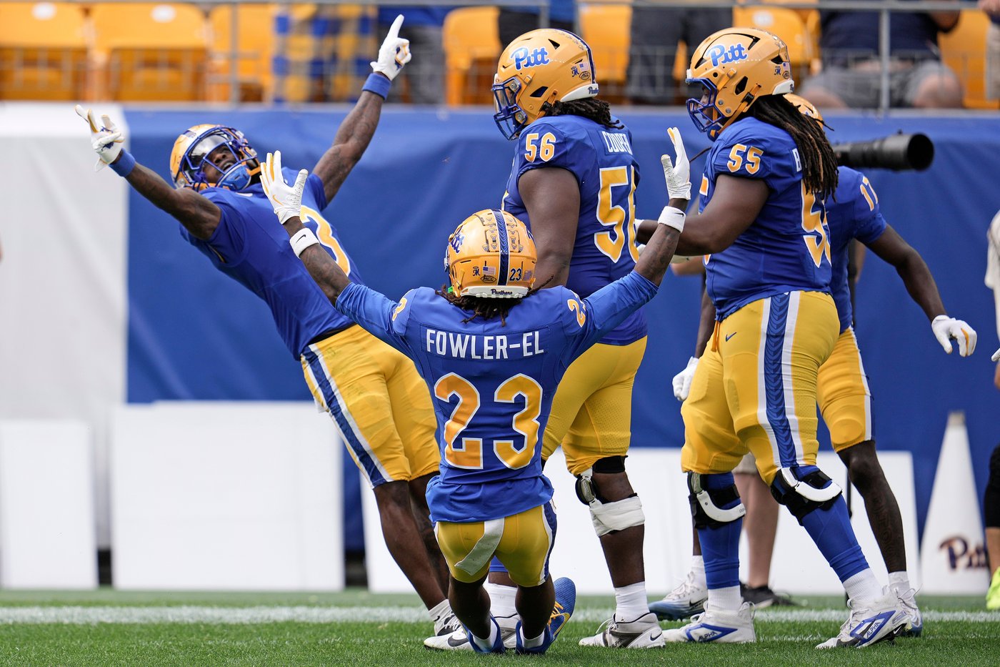 Miller Moss throws 3 TDs as Louisville rallies past Pitt 34-27 | iNFOnews.ca