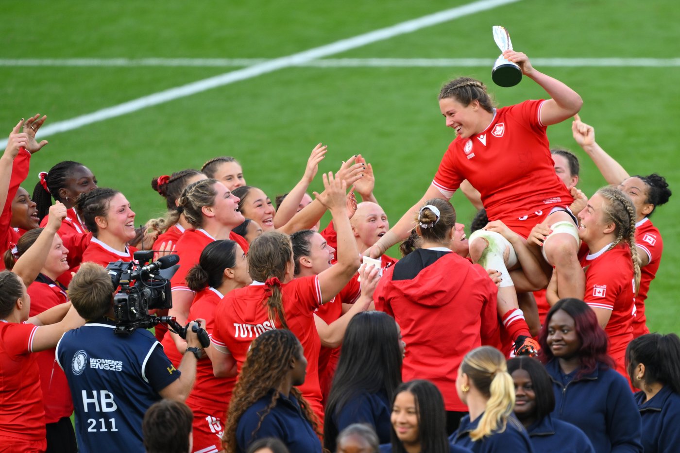Untouchable England outclasses Canada to win Women's Rugby World Cup in front of record crowd | iNFOnews.ca