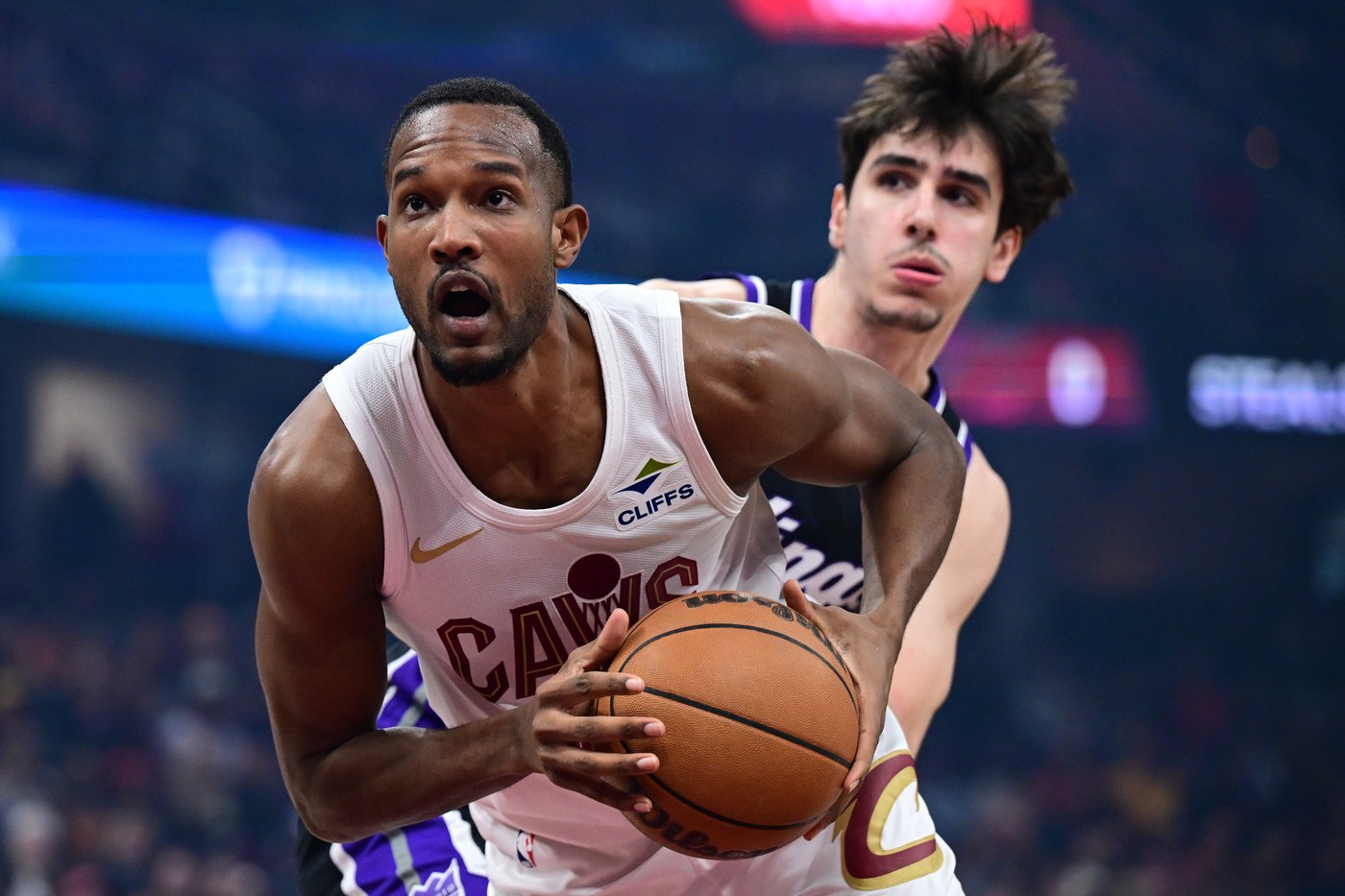 Mitchell scores 33 points, Mobley adds 29 and 13 boards to pace Cavaliers to 123-118 win over Kings | iNFOnews.ca Mitchell scores 33 points, Mobley adds 29 and 13 boards to pace Cavaliers to 123-118 win over Kings | iNFOnews.ca