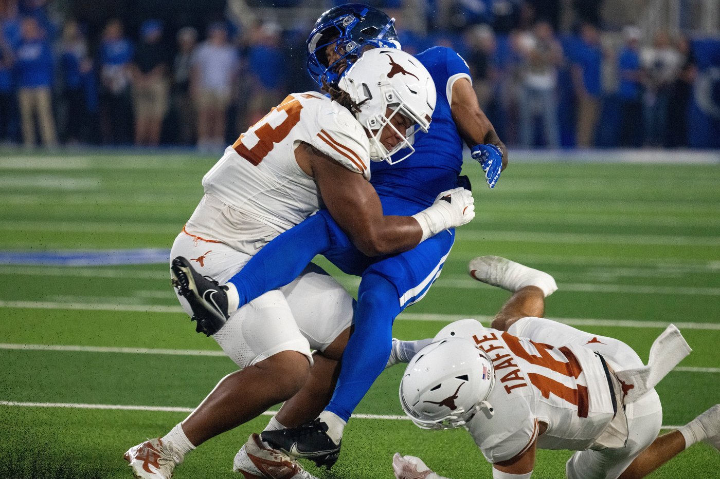 Shipley kicks 45-yard FG in OT to lift No. 21 Texas to 16-13 win at Kentucky | iNFOnews.ca Shipley kicks 45-yard FG in OT to lift No. 21 Texas to 16-13 win at Kentucky | iNFOnews.ca