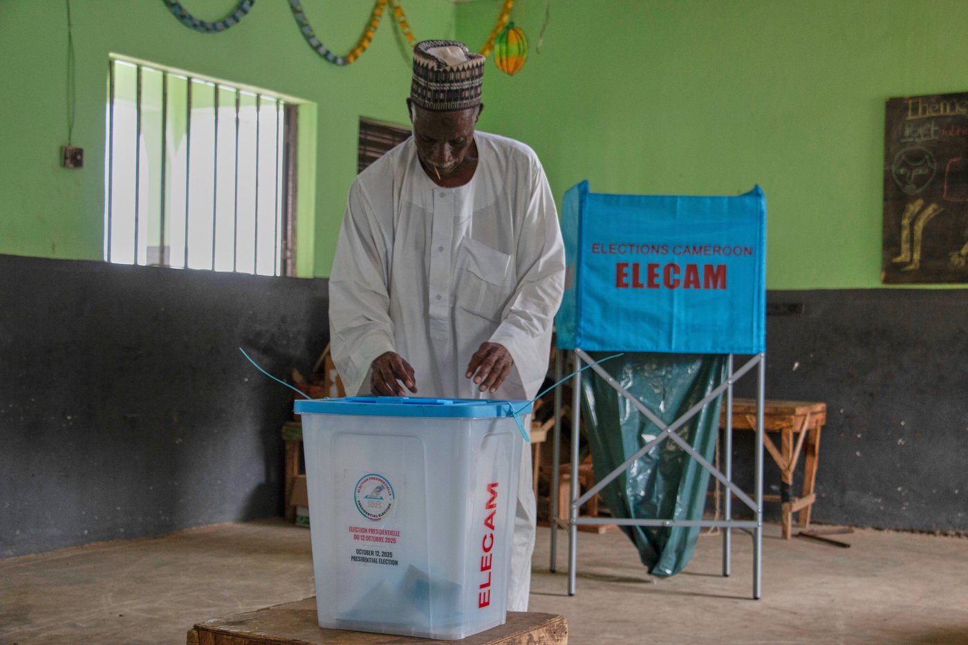 World's oldest president could extend his rule as Cameroon votes in an election | iNFOnews.ca