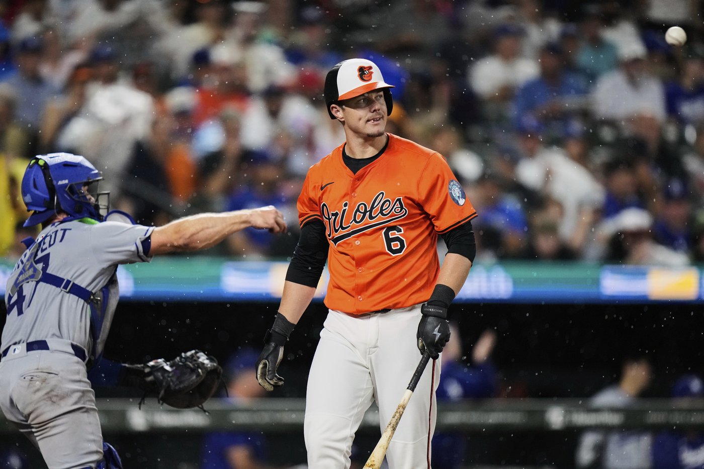 An out from being no-hit, the Orioles stun the Dodgers with 4 runs in the 9th to win 4-3 | iNFOnews.ca An out from being no-hit, the Orioles stun the Dodgers with 4 runs in the 9th to win 4-3 | iNFOnews.ca