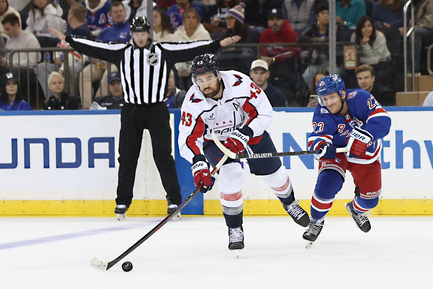 Lindgren makes 35 saves as Capitals edge Rangers 1-0 | iNFOnews.ca