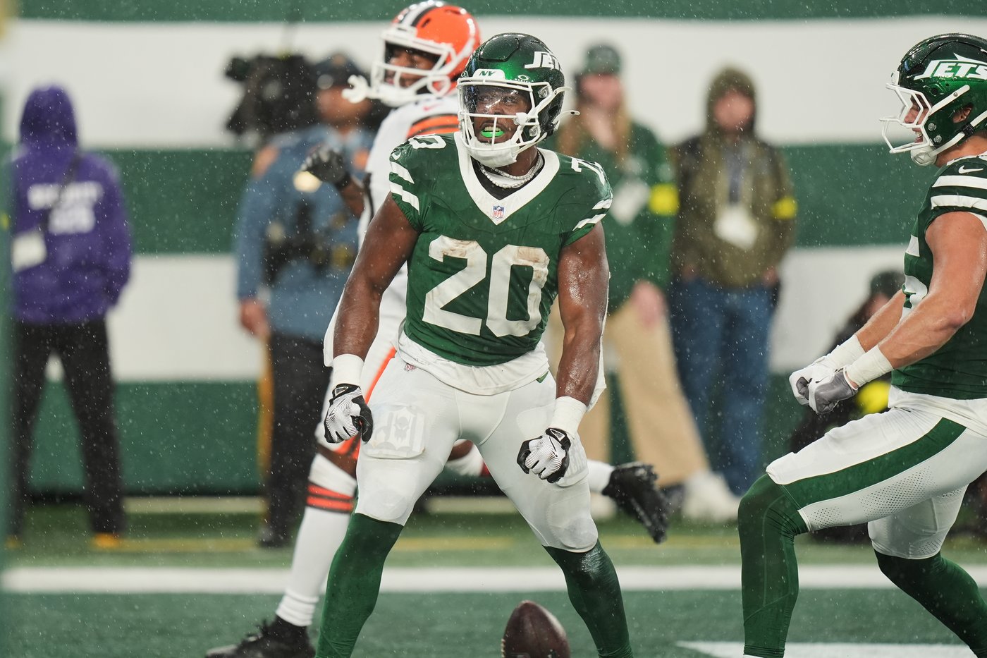 Jets get TD returns on a kickoff and a punt and hold on to beat Browns 27-20 for 2nd win in a row | iNFOnews.ca