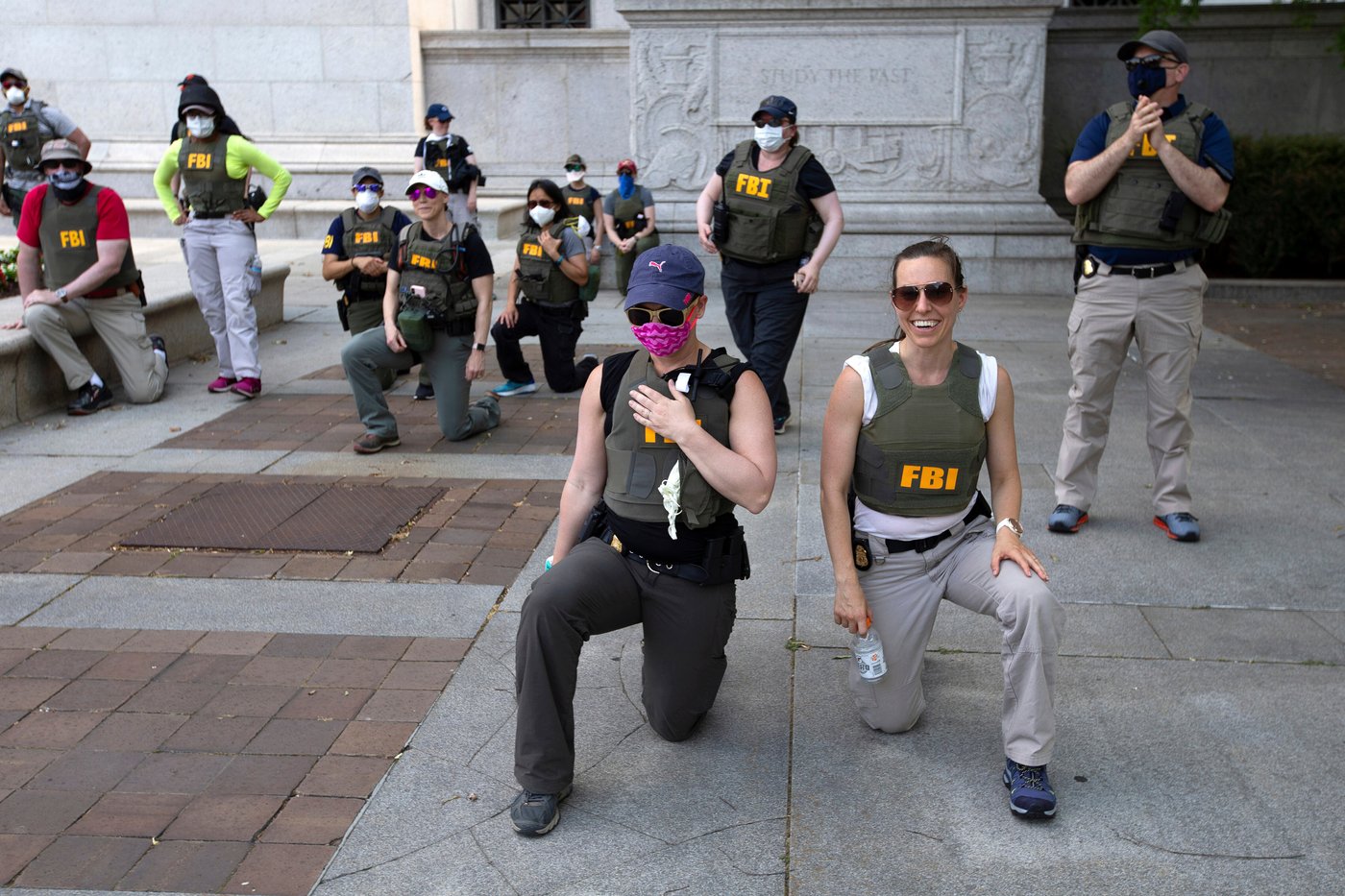 12 FBI agents fired for kneeling during racial justice protest sue to get their jobs back | iNFOnews.ca 12 FBI agents fired for kneeling during racial justice protest sue to get their jobs back | iNFOnews.ca