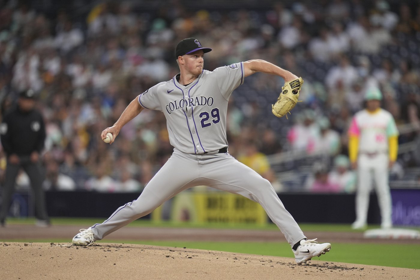 Rookie Crim homers for his 1st MLB hit as the Rockies beat the Padres 4-2 | iNFOnews.ca