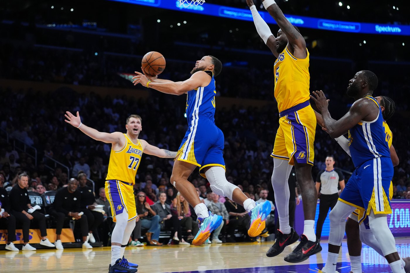 Luka scores 43, but Butler's Warriors top Lakers 119-109 in a LeBron-less season opener | iNFOnews.ca