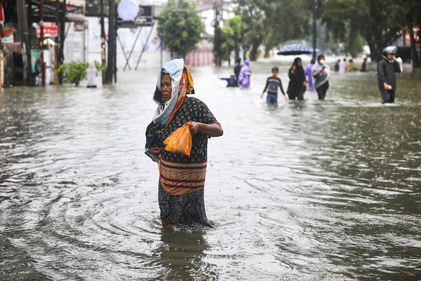 Indonesia intensifies search for victims after floods and landslides kill 69 people | iNFOnews.ca