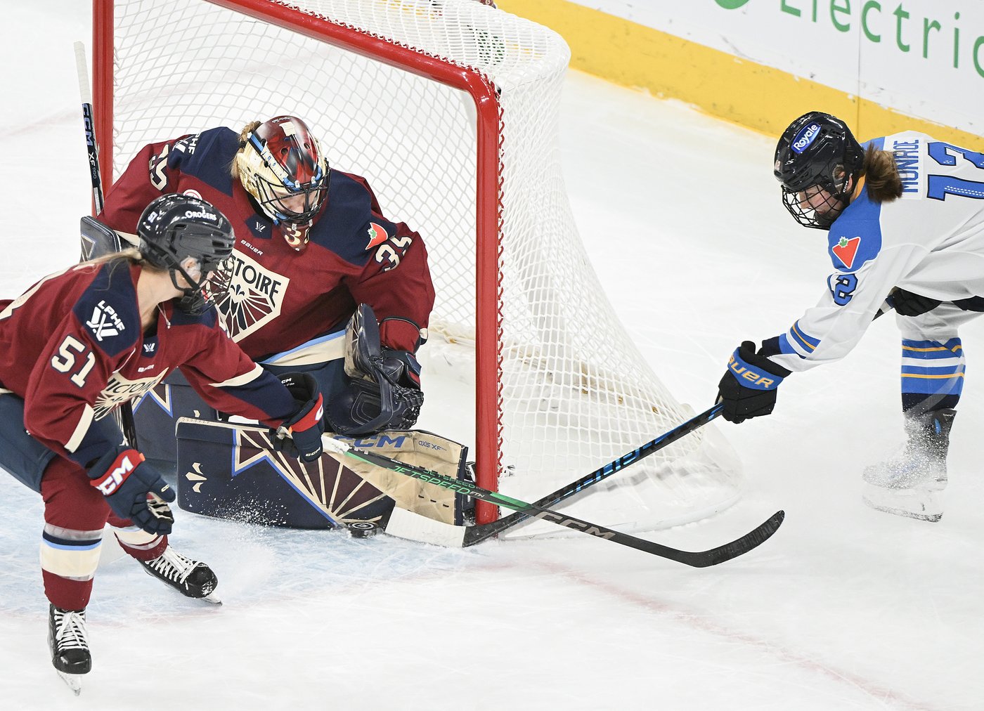 Desbiens makes 11 third-period saves, backstops Victoire to win over Sceptres | iNFOnews.ca Desbiens makes 11 third-period saves, backstops Victoire to win over Sceptres | iNFOnews.ca