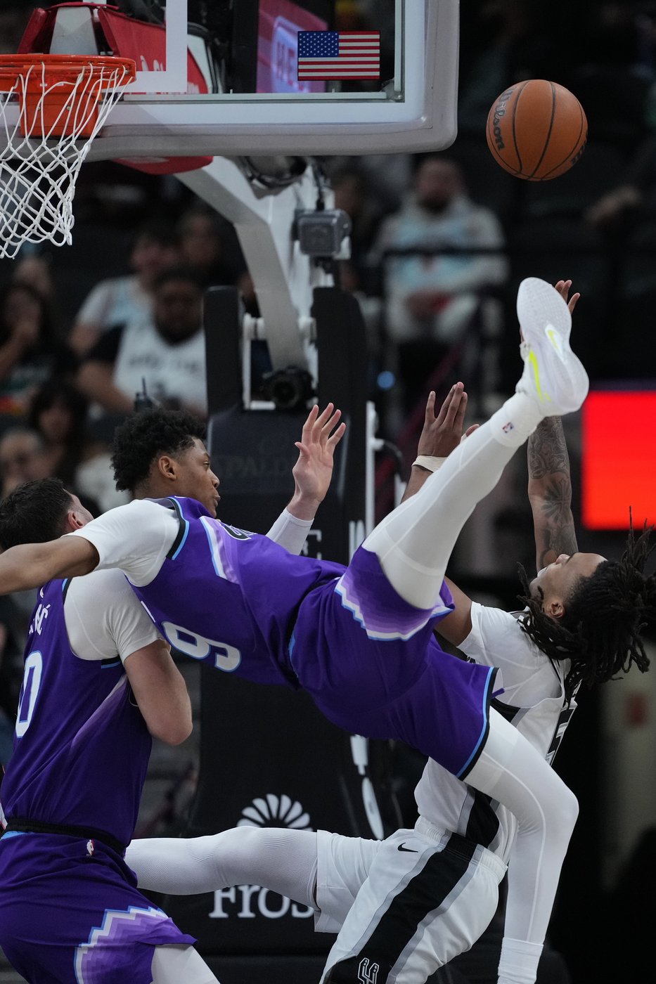 Wembanyama scores 33 points in 123-110 win over Jazz after being named All-Star starter | iNFOnews.ca