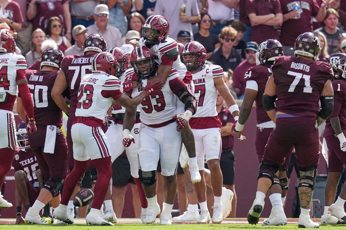 No. 3 Texas A&M pulls off biggest comeback in school history to beat South Carolina 31-30 | iNFOnews.ca No. 3 Texas A&M pulls off biggest comeback in school history to beat South Carolina 31-30 | iNFOnews.ca