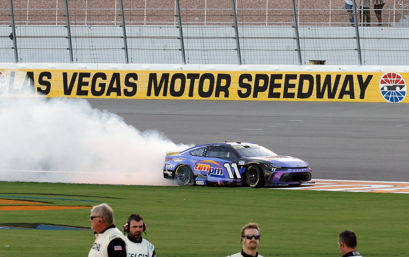 How Denny Hamlin's emotional win at Las Vegas has him back in title contention | iNFOnews.ca How Denny Hamlin's emotional win at Las Vegas has him back in title contention | iNFOnews.ca