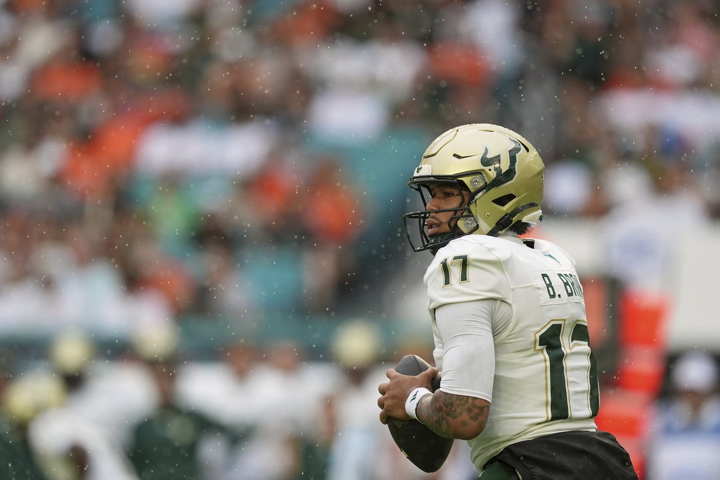 USF's Byrum Brown, Miami's Carson Beck each intercepted, ending long streaks without a pick | iNFOnews.ca