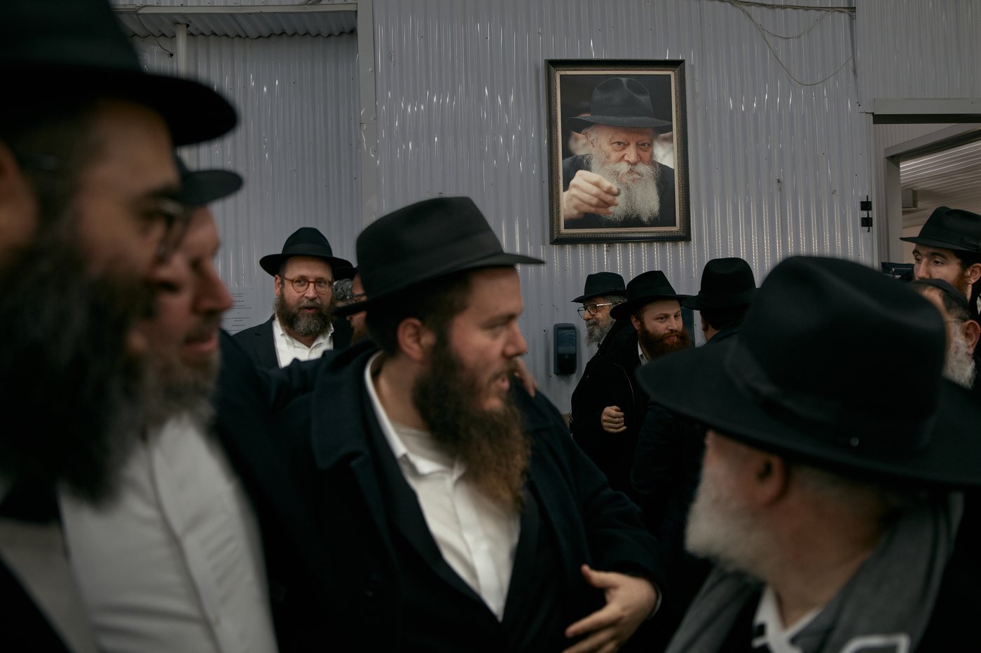 Photos of Hasidic Jewish rabbis praying at resting place of 'the Rebbe' in New York | iNFOnews.ca