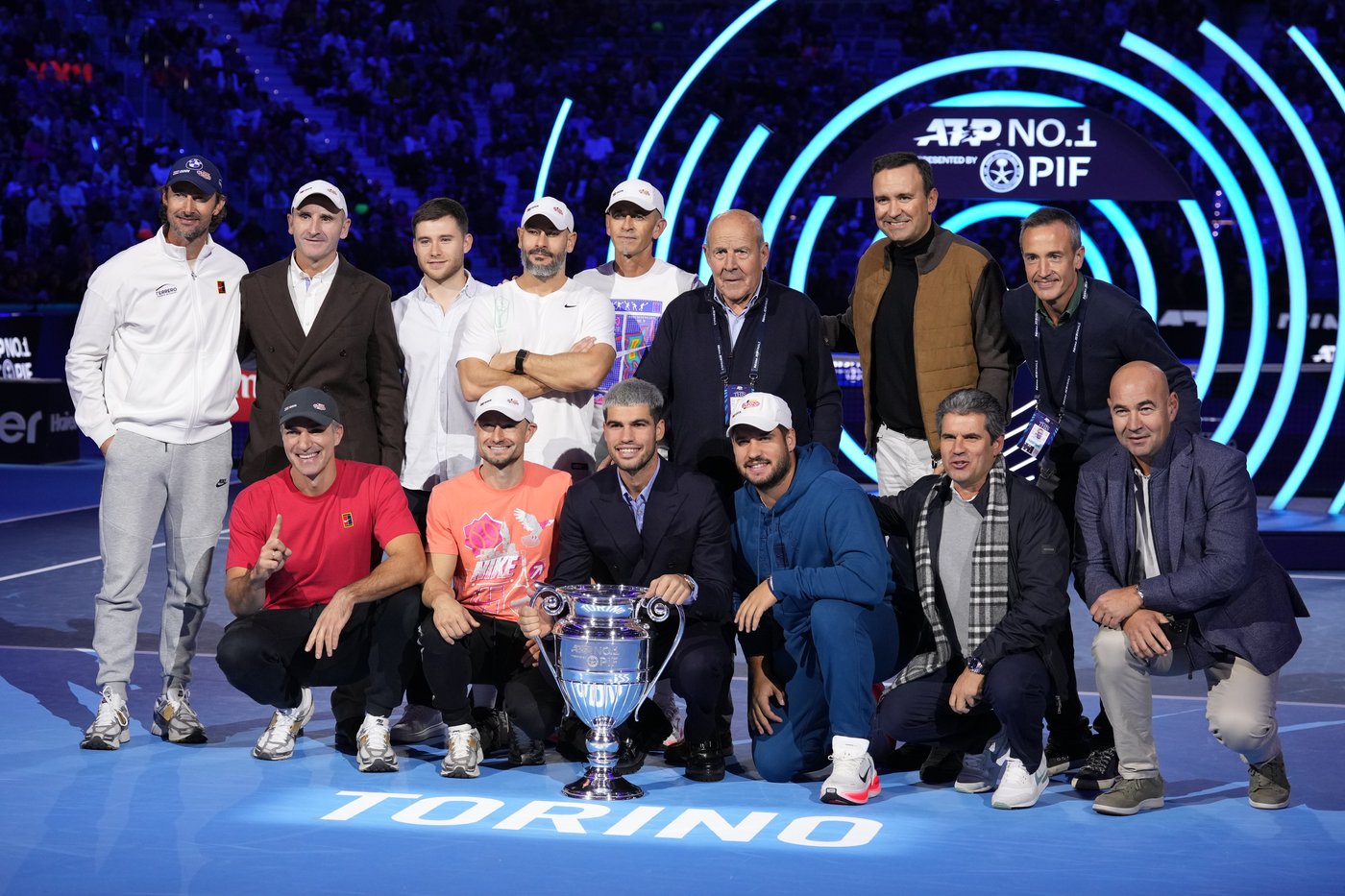 Carlos Alcaraz beams with pride as he lifts trophy for year-end No. 1 player | iNFOnews.ca Carlos Alcaraz beams with pride as he lifts trophy for year-end No. 1 player | iNFOnews.ca