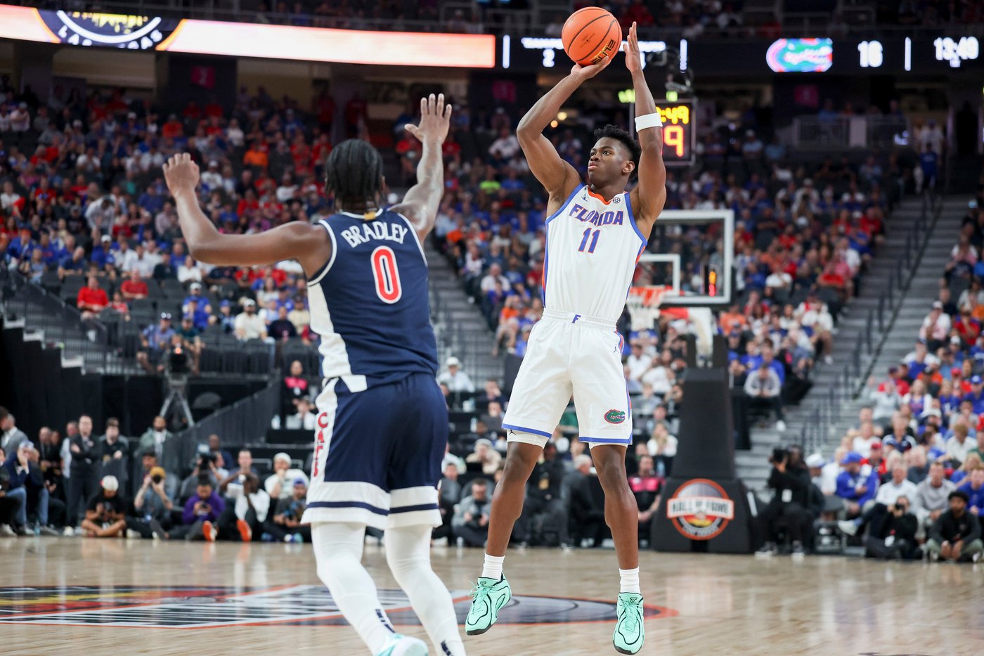 Freshman Koa Peat leads No. 13 Arizona to 93-87 win over defending champion, No. 3 Florida | iNFOnews.ca Freshman Koa Peat leads No. 13 Arizona to 93-87 win over defending champion, No. 3 Florida | iNFOnews.ca