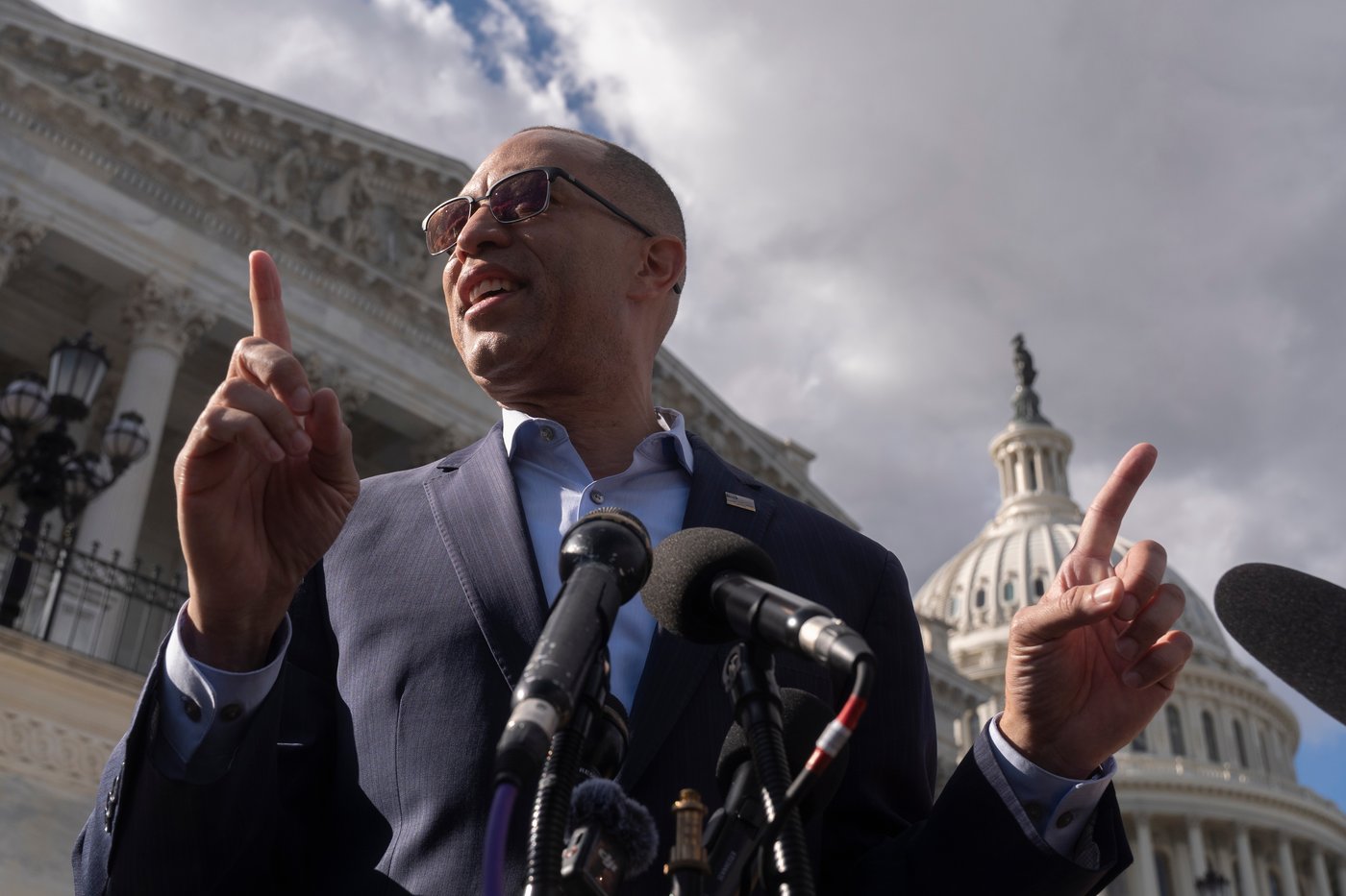 Government shutdown enters fifth day as Democrats and Republicans remain at an impasse | iNFOnews.ca