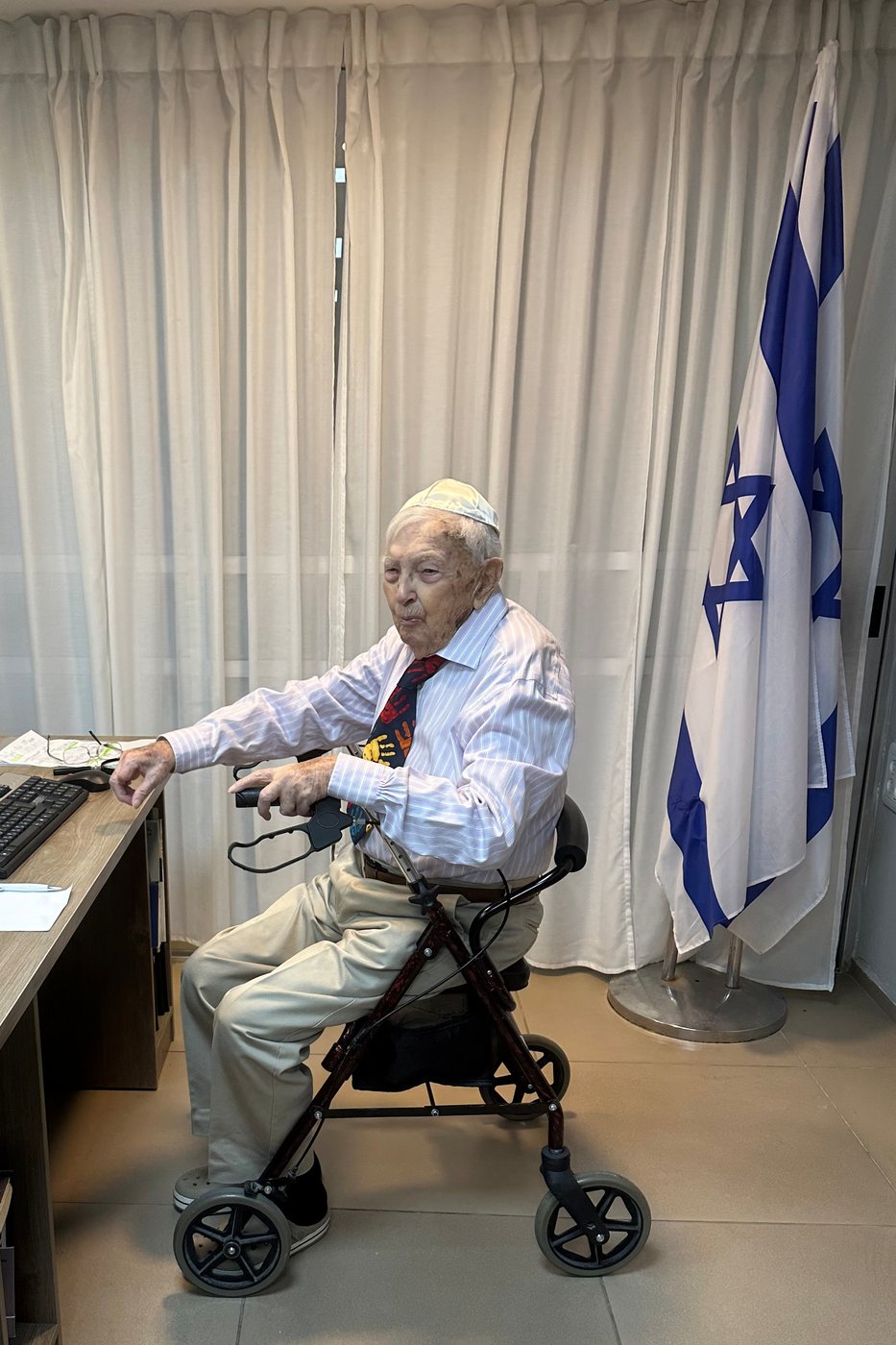 Michael Smuss, who fought Nazis with Molotov cocktails during the Warsaw Ghetto Uprising, dies at 99 | iNFOnews.ca Michael Smuss, who fought Nazis with Molotov cocktails during the Warsaw Ghetto Uprising, dies at 99 | iNFOnews.ca