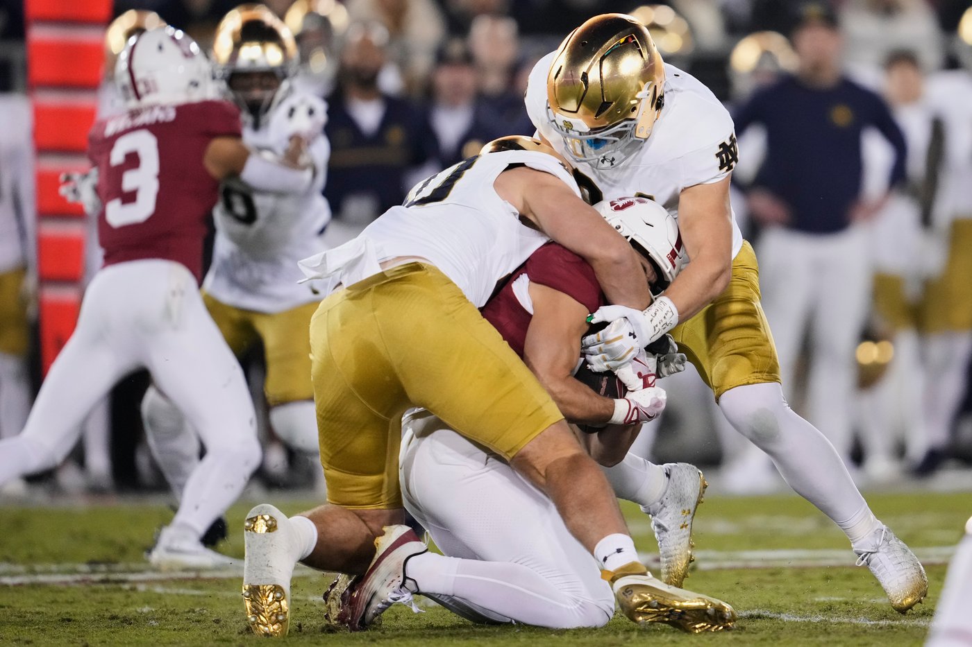 Love gets hurt but returns as No. 9 Notre Dame routs Stanford 49-20 | iNFOnews.ca