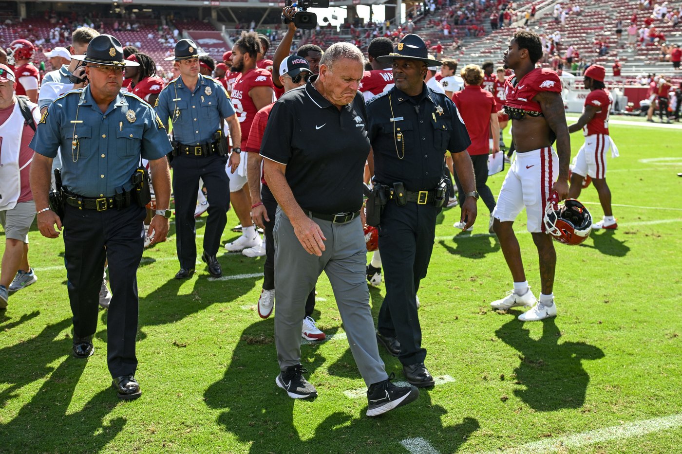 Arkansas turns to Bobby Petrino as interim, clears out defensive staff after Pittman firing | iNFOnews.ca