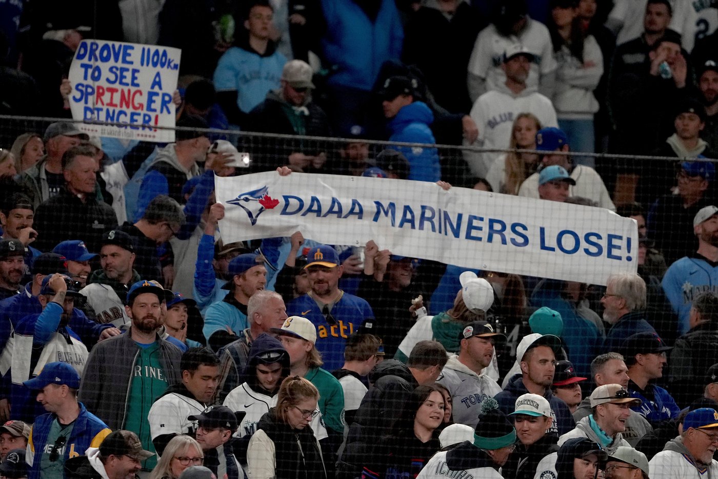 Guerrero, Springer sparks Blue Jays, who hit 5 HRs and cut Mariners' ALCS lead to 2-1 with 13-4 rout | iNFOnews.ca Guerrero, Springer sparks Blue Jays, who hit 5 HRs and cut Mariners' ALCS lead to 2-1 with 13-4 rout | iNFOnews.ca