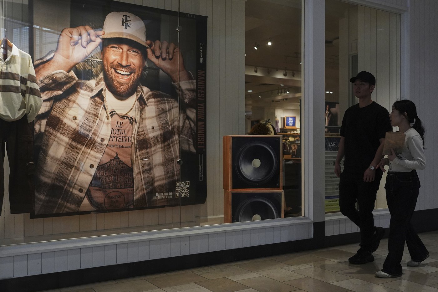 American Eagle counts new customers after Sydney Sweeney ad frenzy and shares soar | iNFOnews.ca American Eagle counts new customers after Sydney Sweeney ad frenzy and shares soar | iNFOnews.ca