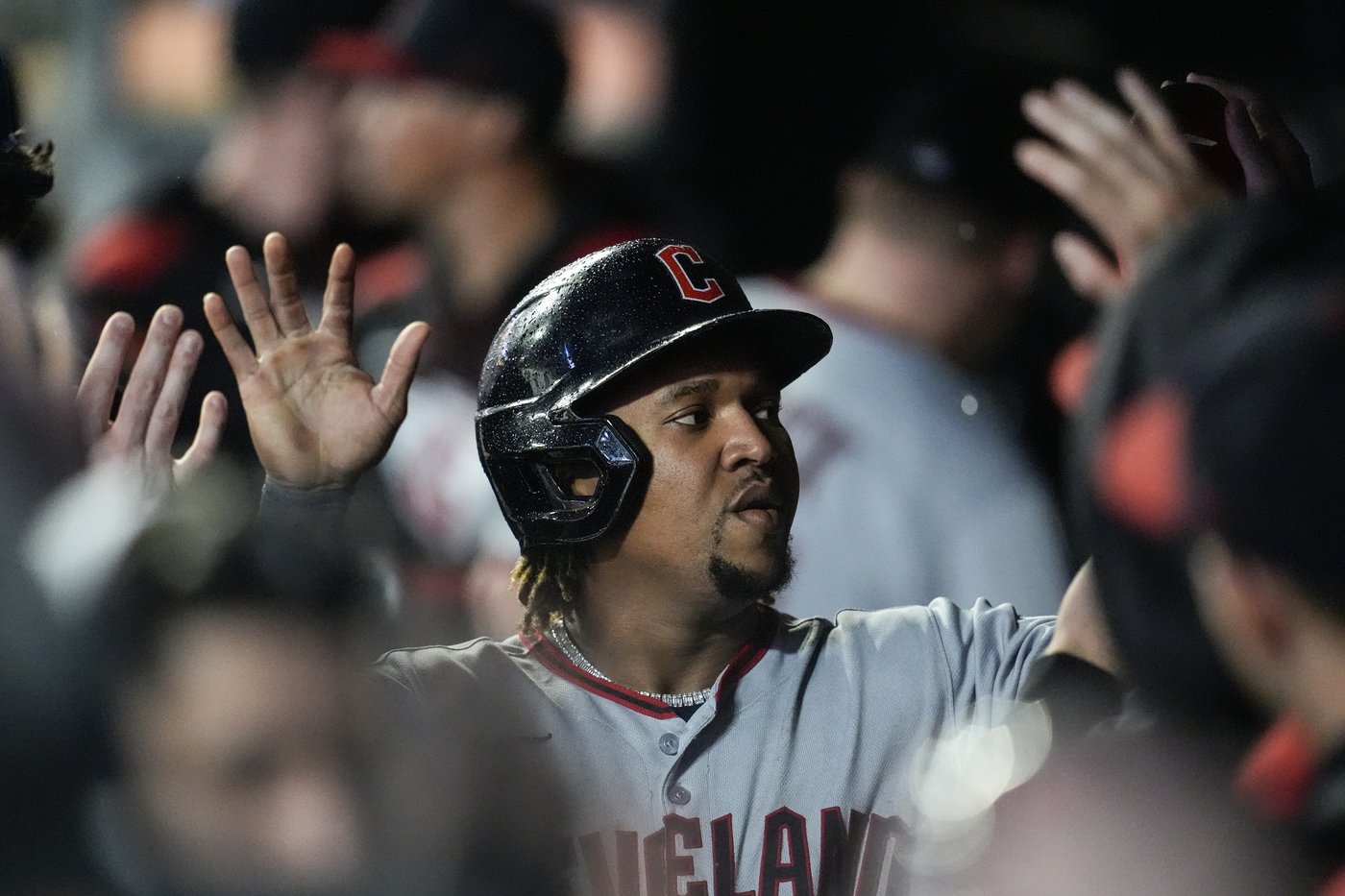 Naylor drives in 4 as Guardians beat Twins 6-2 for eighth straight victory | iNFOnews.ca