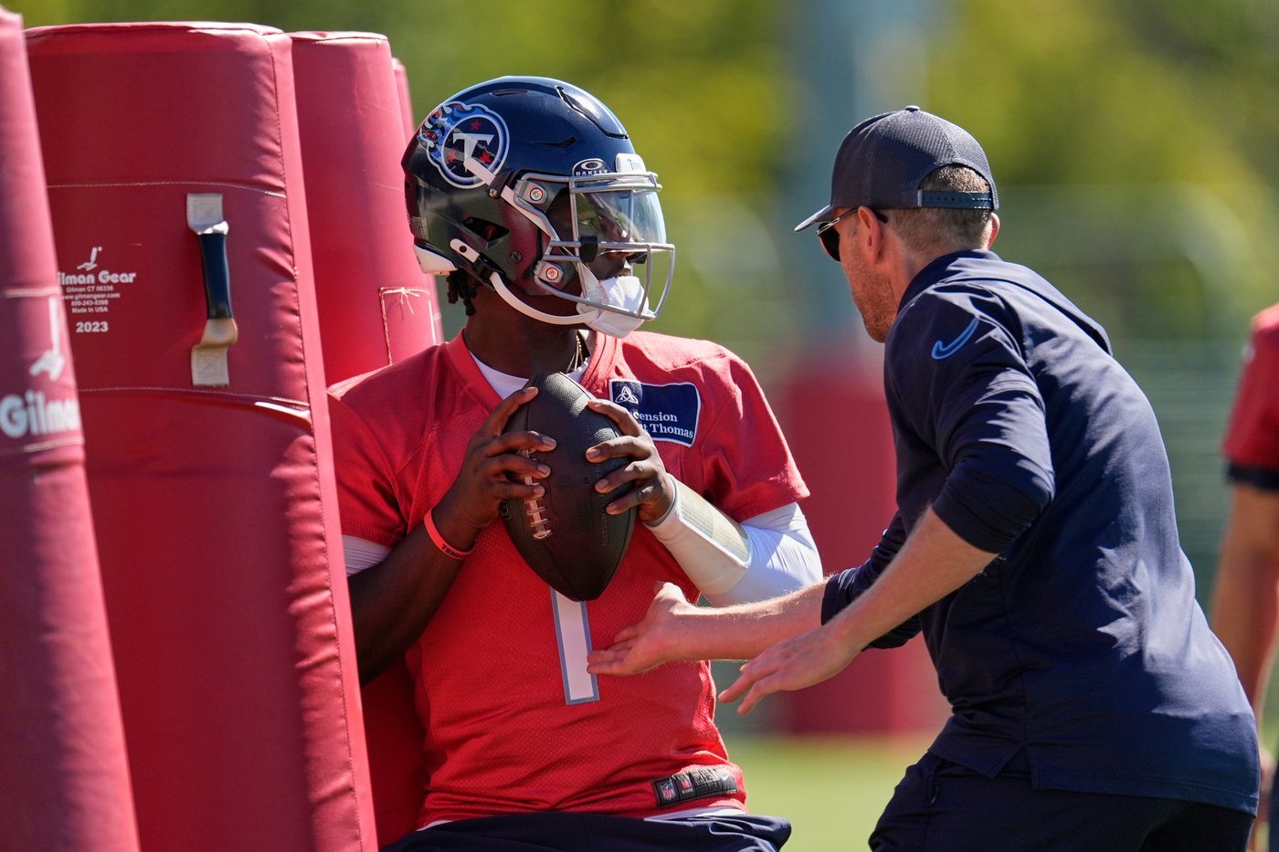 Rookie QB Cam Ward faces new challenge with new coach 6 games into his NFL career | iNFOnews.ca Rookie QB Cam Ward faces new challenge with new coach 6 games into his NFL career | iNFOnews.ca