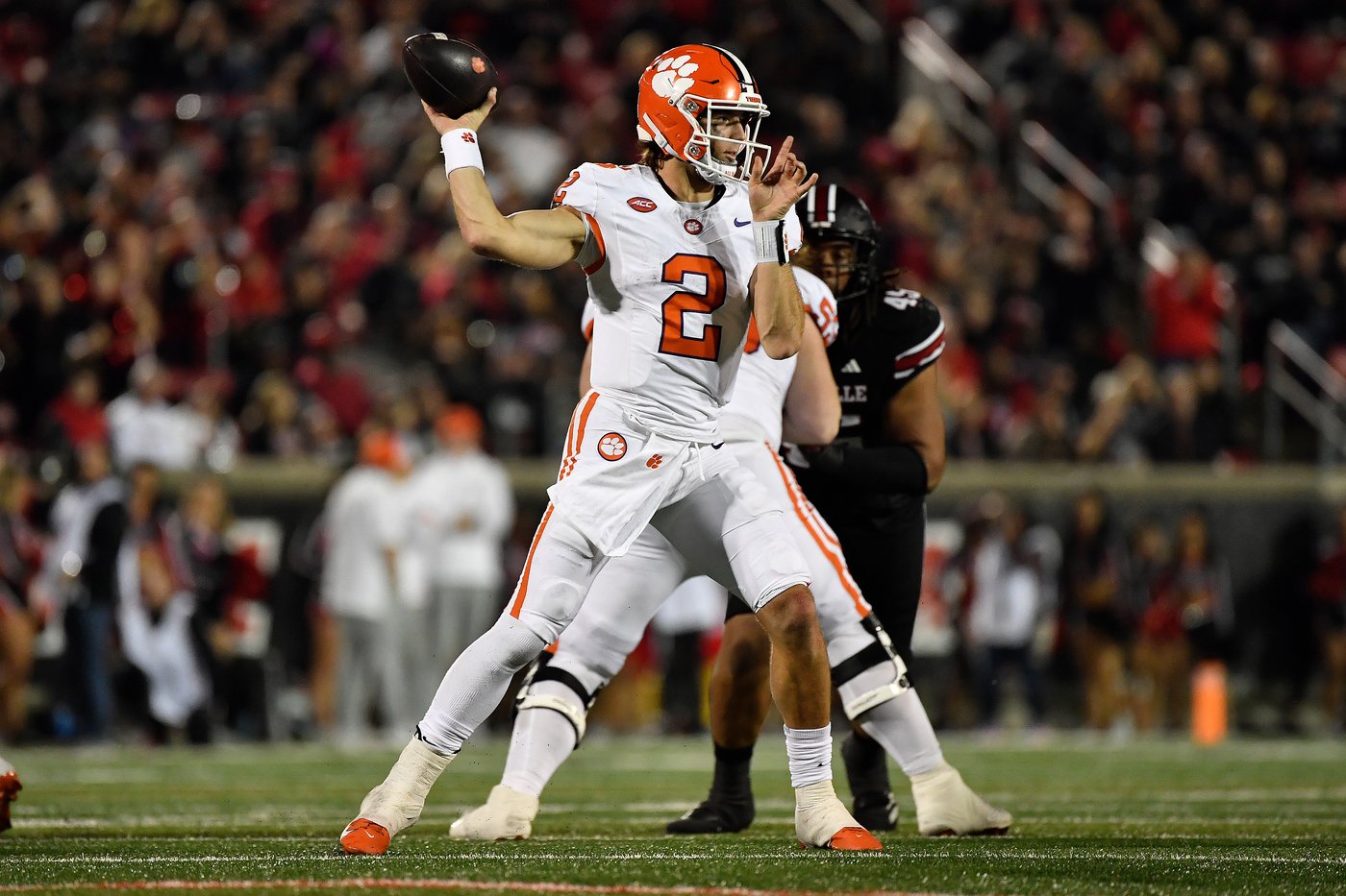 Clemson sneaks past Louisville 20-19 despite botched punt snap and goal-line stand | iNFOnews.ca Clemson sneaks past Louisville 20-19 despite botched punt snap and goal-line stand | iNFOnews.ca