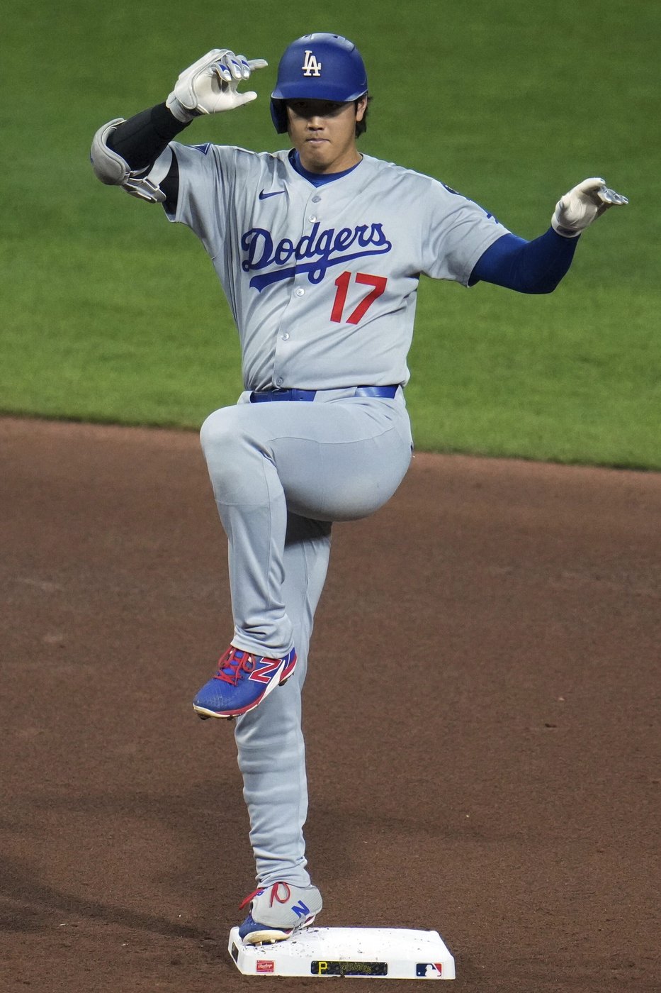 Shohei Ohtani will pitch Monday for the Dodgers; Will Smith sidelined at least through the weekend | iNFOnews.ca Shohei Ohtani will pitch Monday for the Dodgers; Will Smith sidelined at least through the weekend | iNFOnews.ca