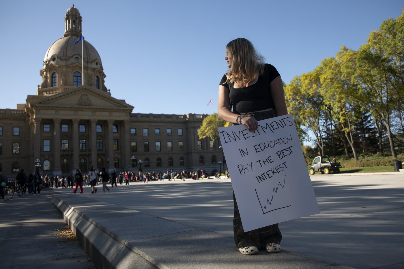 'A big mess': Expert, parents criticize Alberta tool kit for students during strike | iNFOnews.ca 'A big mess': Expert, parents criticize Alberta tool kit for students during strike | iNFOnews.ca