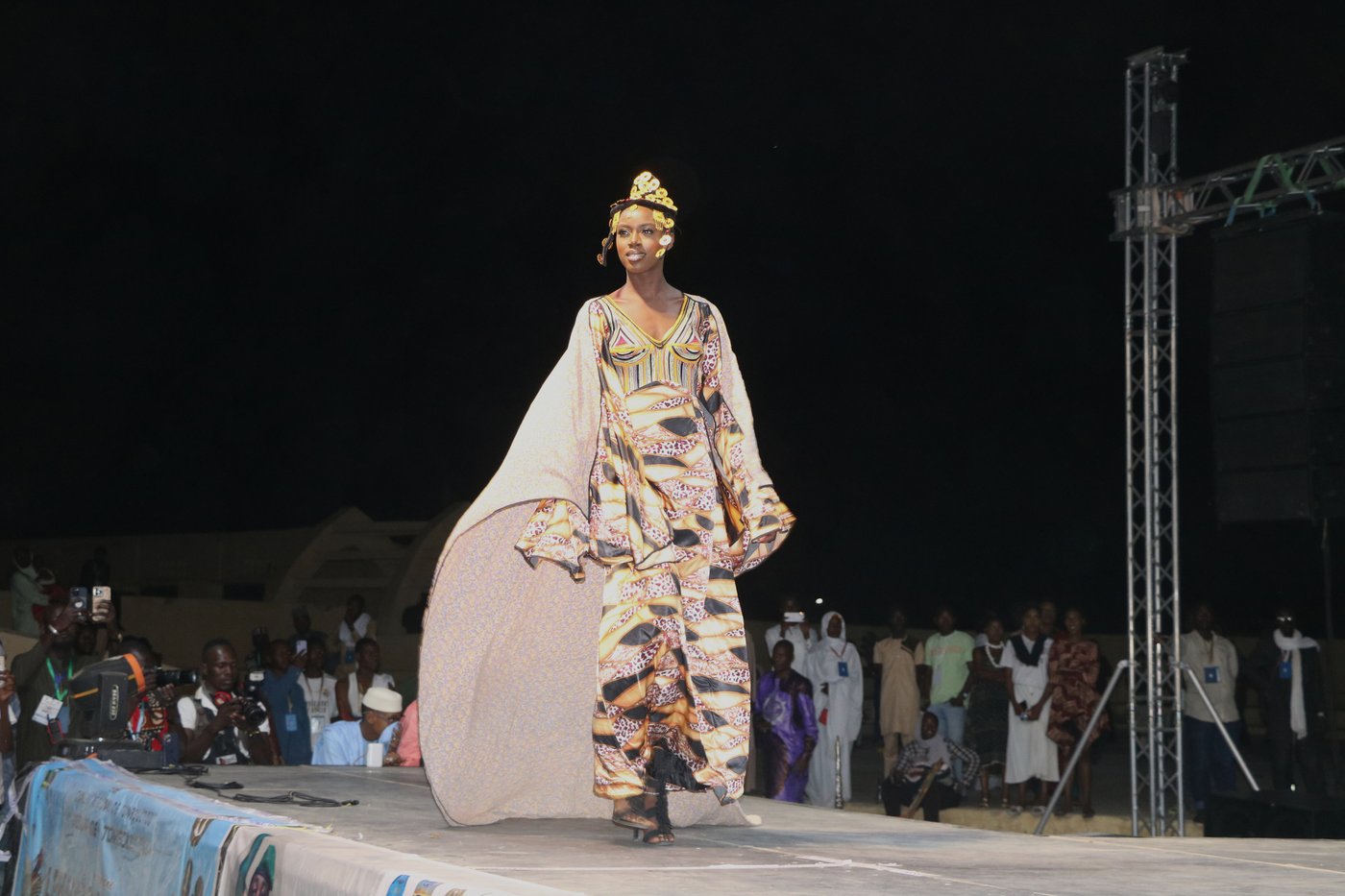 A fashion show in Mali's ancient city of Timbuktu promotes peace and local talent | iNFOnews.ca A fashion show in Mali's ancient city of Timbuktu promotes peace and local talent | iNFOnews.ca