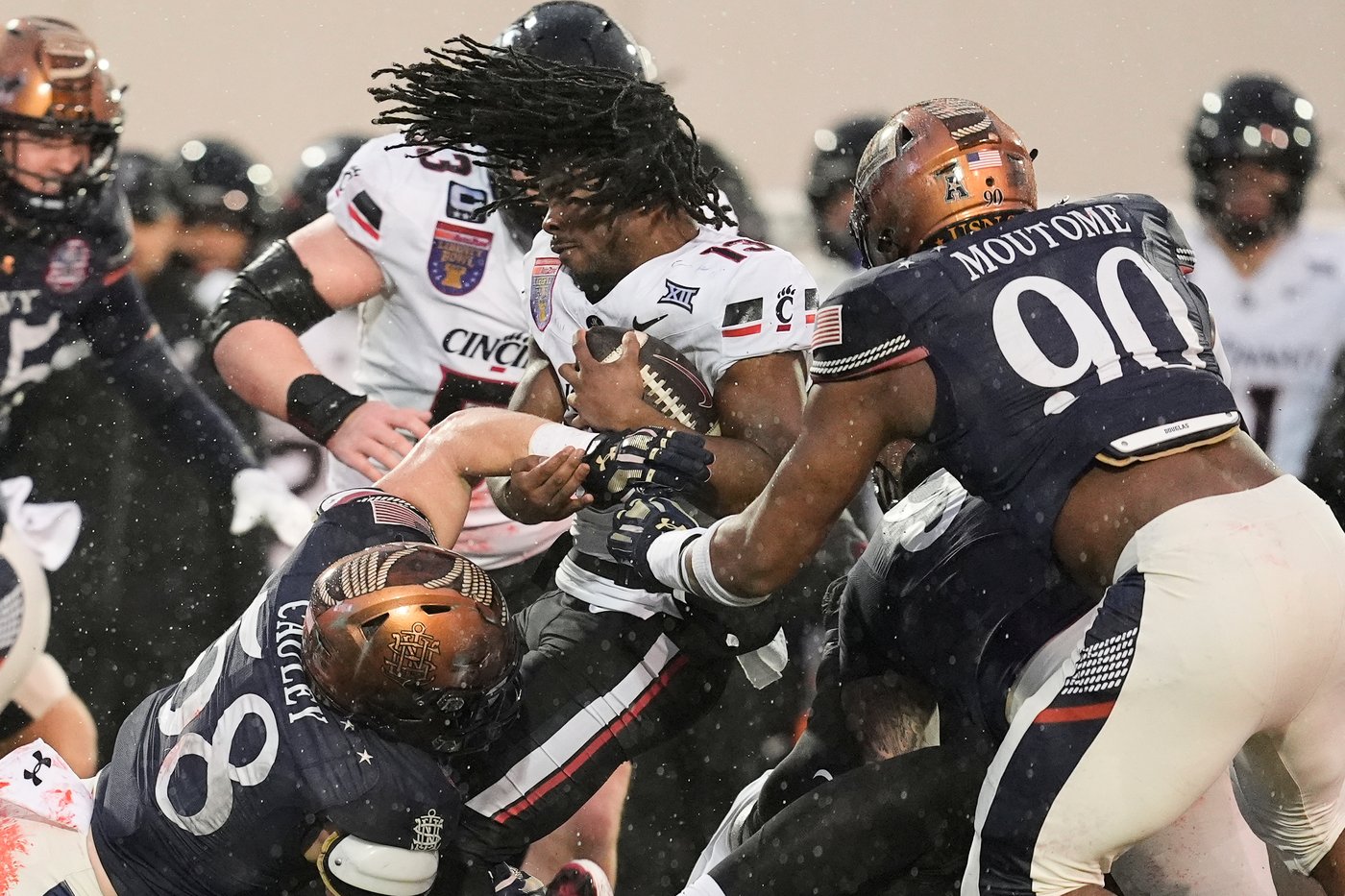 Blake Horvath leads No. 22 Navy to 35-13 victory over short-handed Cincinnati in Liberty Bowl | iNFOnews.ca Blake Horvath leads No. 22 Navy to 35-13 victory over short-handed Cincinnati in Liberty Bowl | iNFOnews.ca