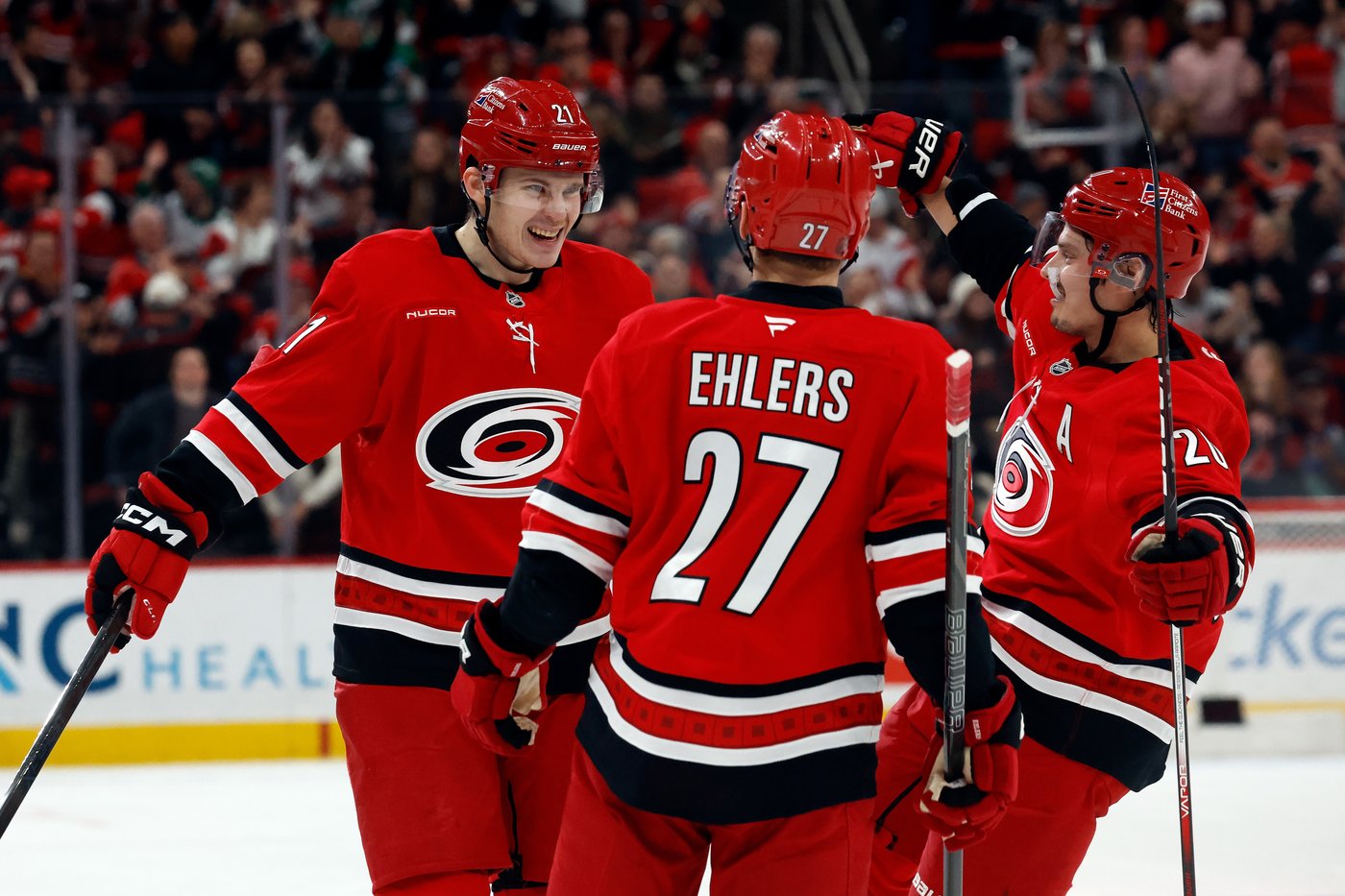 Ehlers' hat trick leads Hurricanes to 9-1 rout of Panthers | iNFOnews.ca
