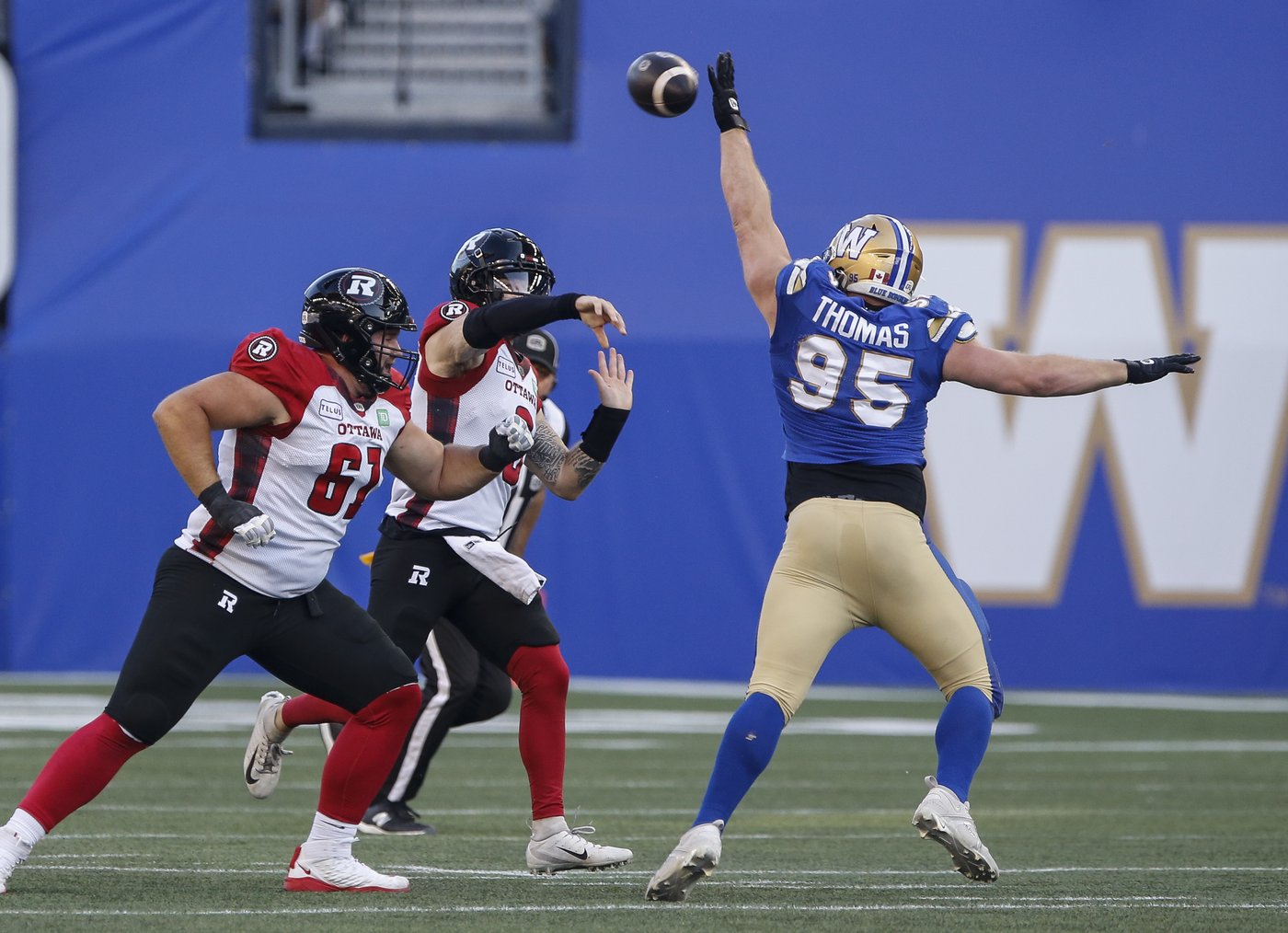Blue Bombers veteran Jake Thomas trades cleats for clipboard in new coaching role | iNFOnews.ca