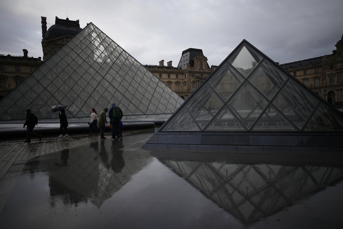 5 more arrests as Louvre jewel heist probe deepens and key details emerge | iNFOnews.ca 5 more arrests as Louvre jewel heist probe deepens and key details emerge | iNFOnews.ca