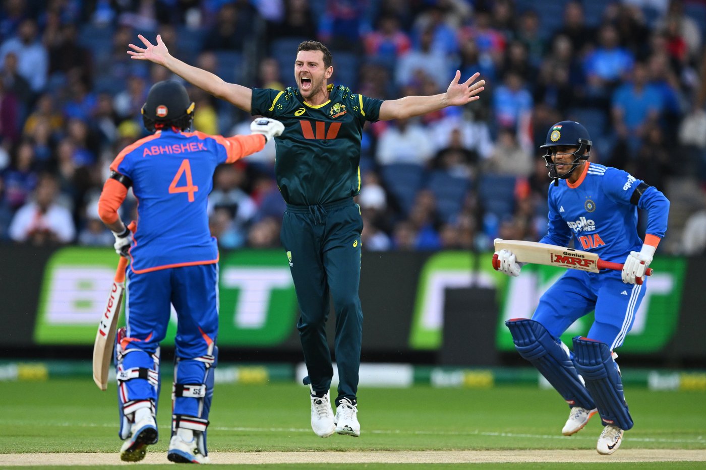 Josh Hazlewood's three-wicket haul sets up Australia's win over India in second T20 | iNFOnews.ca Josh Hazlewood's three-wicket haul sets up Australia's win over India in second T20 | iNFOnews.ca